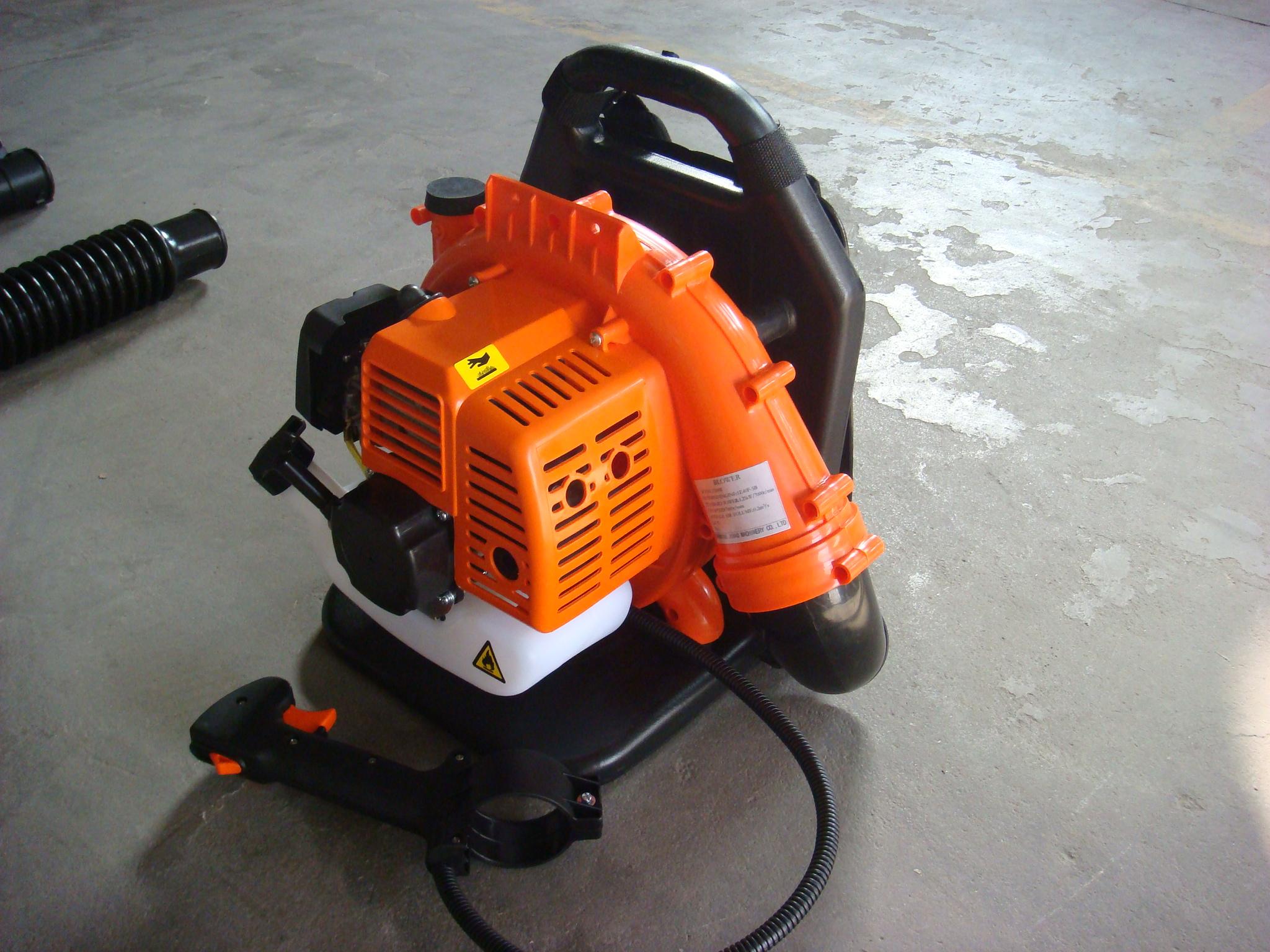 Máy thổi lá chạy xăng Blower EB808